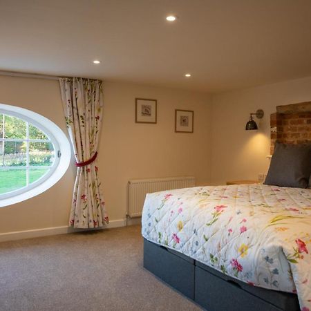 Rollestone Coach House Villa Shrewton Buitenkant foto